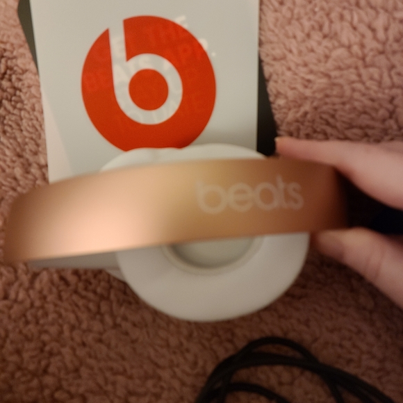 *PRICE FIRM* Beats Solo3 Wireless On-Ear Headphones (Rose Gold) - Picture 4 of 11